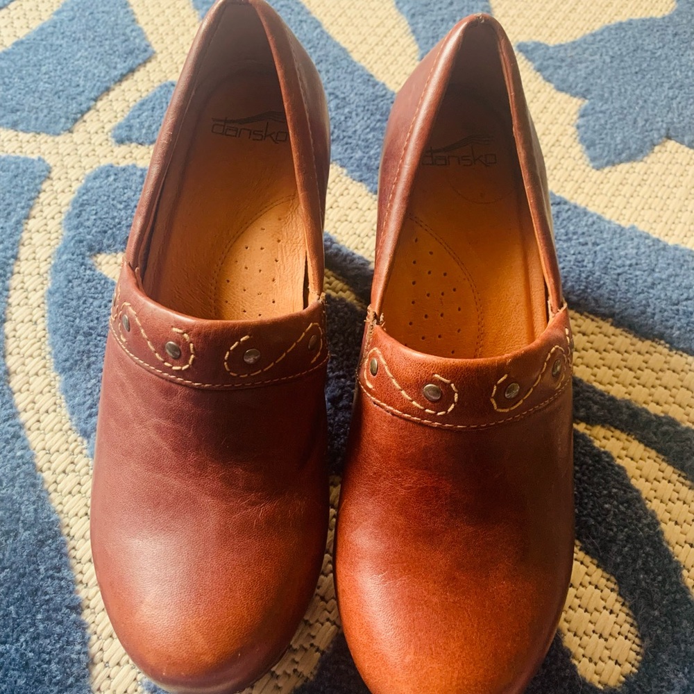 Dansko Heeled Leather Clogs, Size 9 (40) Brown Beaded Shoes•3” Block Heel